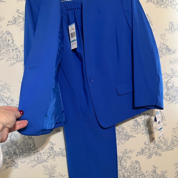 Le Suit, New, Two-Piece Pantsuit - Picture 8 of 14